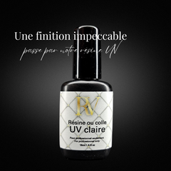 Résine UV claire Rouge Vernis pour finition nette et polymérisation rapide.
Application de la colle UV claire Rouge Vernis sous lampe UV/DEL