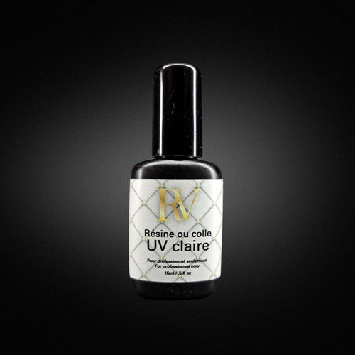 Résine UV claire Rouge Vernis pour finition nette et polymérisation rapide.
Application de la colle UV claire Rouge Vernis sous lampe UV/DEL