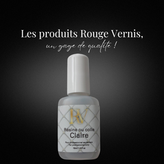 Résine claire Rouge Vernis pour collage et ajustements des capsules.
Application de la résine claire Rouge Vernis sur ongles pour retouches